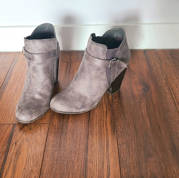 Y2K Fergie Grey Ankle Boots – Women’s Size 8 | Chunky Heel | Minimal Wear - Picture 1 of 5